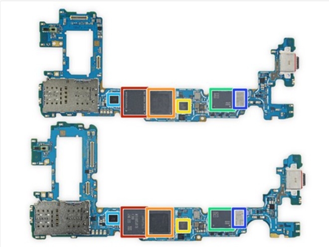 갤럭시 S10e의 내부에는 128 GB도시바 UFS낸드플래시(위 빨강),S10내부에는 512 GB 삼성 eUFS 낸드플래시(아래 빨강)가 들어간다. 이어 퀄컴스냅드래곤855칩셋위에 삼성K3UH7H70AM LPDDR4X(주황색),퀄컴 WCD9341 오디오코덱(노랑), 쿼보 78062 RF 퓨전 모듈(초록), 맥심 MAX77705C PMIC(파랑), 스카이웍스 78160-5(남색)으로 구성돼 있다. (사진=아이픽스잇)