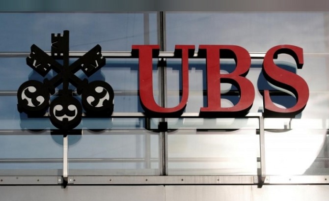 UBS 그룹이 풍부한 부유층 고객을 늘릴 목적으로 직원 96명을 미주 지역 전무이사 수준으로 승격시켰다. 