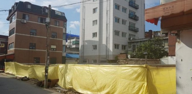 지난해 9월 한국감정원이 제1호 사업 대상지인 서울시 영등포구 당산동 노후·불량주택 3개 필지 터파기 공사에 착수한 모습. 사진=뉴시스 