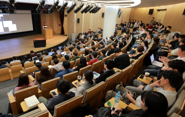 8일 엔씨소프트는 엔씨 판교 R&D센터에서 데이터 컨퍼런스 '디데이'를 개최했다.  