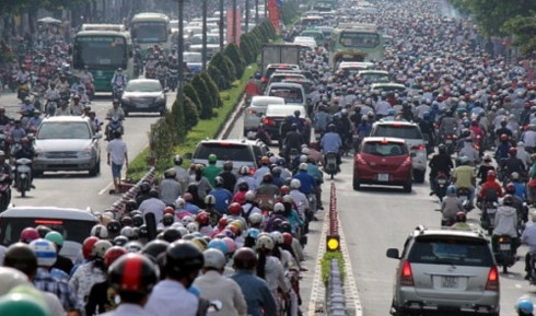 베트남은 혼잡한 교통과 대기오염이 큰 문제가 되고 있다.
