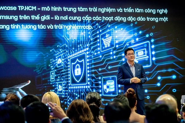 15일(현지시각) 베트남 호찌민의 비텍스코 파이낸셜 타워에서 열린 '삼성 쇼케이스' 개관식에서 베트남 법인장 서경욱 상무가 '삼성 쇼케이스'에 대해서 설명하고 있다. (사진=삼성전자)