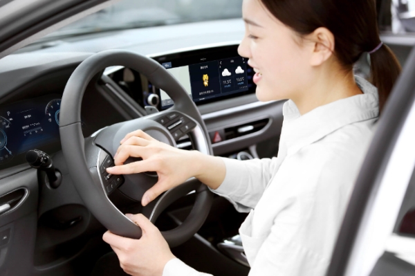 카카오가 오는 21일 현대자동차가 선보일 신형 쏘나타에 자사 AI 플랫폼 ‘카카오i’ 기술을 탑재한다고 18일 밝혔다.(사진=카카오)