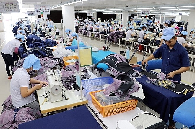 베트남 남부 지역은 한국 기업들의 오래된 투자처로 최근 10년 간 투자가 더욱 확대되고있는 것으로 나타났다. 대부분의 한국 기업은 신발, 섬유, 의류, 전자, 그리고 기계 등 제조업 등에 투자하고있다. 특히 동나이성과 빈즈엉성에 투자한 많은 한국기업들이 좋은 성과를 내며 투자 확대를 희망하고 있다. 