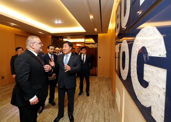 대우건설 김형 사장이 카타르 공공사업청장과 대우건설 본사에 방문한 모습.  사진=대우건설