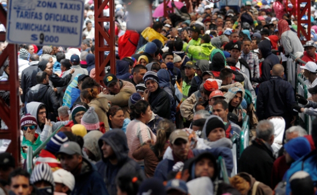 베네수엘라 국민들이 경제난을 견디다 못해 국외로 탈출하고 있다. 