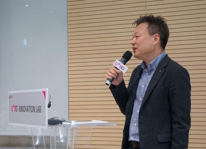 LG유플러스 이상민 FC부문장이 3일 마곡사옥에서 열린 기자간담회에서 '5G 이노베이션 랩'을 소개하고 있다. (사진=최지웅 기자)