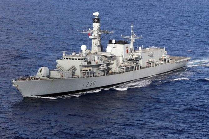 동중국해서 북한 선박의 불법환적을 감시하고있는 영국 해군 호위함 HMS 몬트로스함.사진=영국 해군