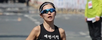 여자 마라토너 최경선이 한국의 새로운 희망으로 급부상하고 있다. 최경선은 2019년 대구 국제마라톤에서 시종 여자 선두로 기록을 경신하고 있다.