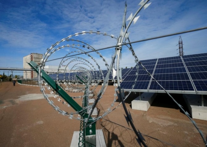 2018년 말 과거 체르노빌 원전의 5만명 직원들이 거주했던 프리피야티 지역에 첫 태양광 발전소가 설립됐다. 자료=로이터/뉴스1