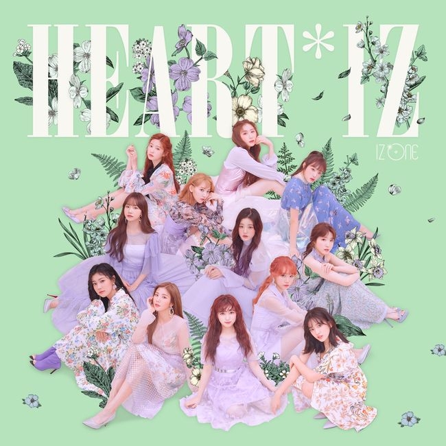 한국과 일본 프로젝트 걸그룹 '아이즈원(IZ*ONE)'이 지난 1일 발매한 두 번째 미니앨범 '하트아이즈(HEART*IZ)'의 초동(1주) 판매량이 8일 13만2109장으로 집계돼 걸그룹 초동 판매량 1위를 기록했다. 사진=오프더레코드 제공