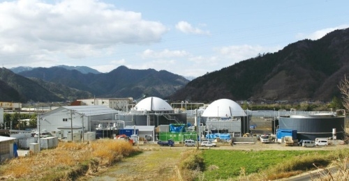 일본의 도요(東洋)그룹이 가축분뇨 이용한 바이오가스 발전 가동에 들어간다. 에너지 지역 생산 및 소비 모델을 만드는 것이 목표다. 사진은 도요 바이오메탄 가스 발전소의 모습  