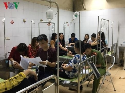 한국 의류업체 하해 베트남 직원 80여명이 식중독 사고로 병원에서 치료를 받고 있다.