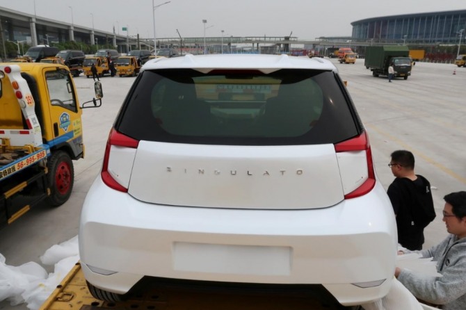 치뎬자동차는 16일(현지 시간) 상하이 모터쇼에서 도요타의 소형차 'eQ'를 기반으로 한 콘셉트 차량 'iC3'를 선보였다. 자료=로이터/뉴스1