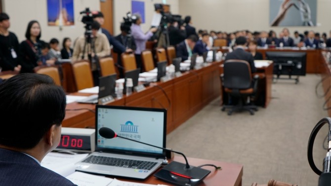 지난해 발생한 KT 아현국사 화재사고와 관련된 국회 청문회가 5개월 만에 열렸지만 정확한 화재 원인을 규명하지 못한 채 막을 내렸다. (사진=최지웅 기자)