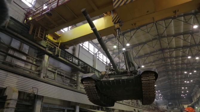 러시아에서 생산되고 있는 T-90 전차. 사진=타스통신