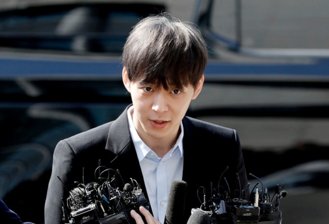 경찰이 23일 마약 투약 혐의를 받는 가수 겸 배우 박유천(33) 씨에 대해 사전구속영장을 신청했다.사진=뉴시스