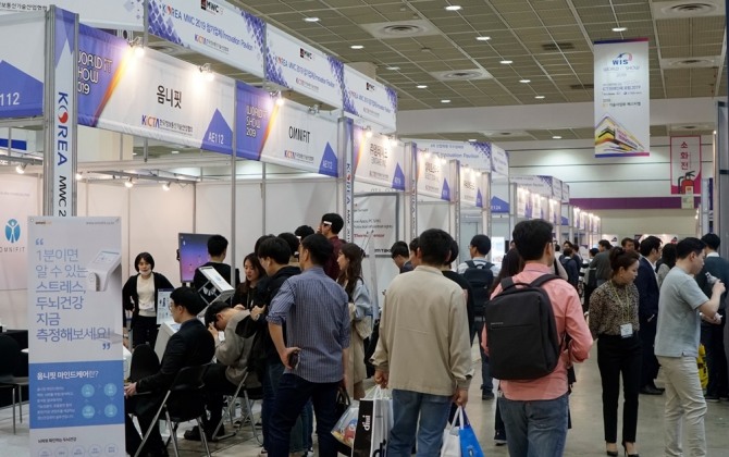과학기술정보통신부가 주최하는 국내 최대 정보통신기술(ICT) 전시회 '월드IT쇼 2019'가 24일부터 27일까지 서울 코엑스에서 열린다.