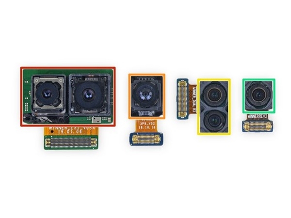 후면 1200만화소 망원사진 및 1200만화소 광각 카메라(빨강색 사각형), 후면 1600만 화소 초광각 카메라(주황색), 폴드 내부의 1000만화소 셀카(위)와 800만화소 RGB심도 카메라(노란색),접힌 상태의 전면 1000만화소 셀피카메라(연두색)(사진=아이픽스잇)