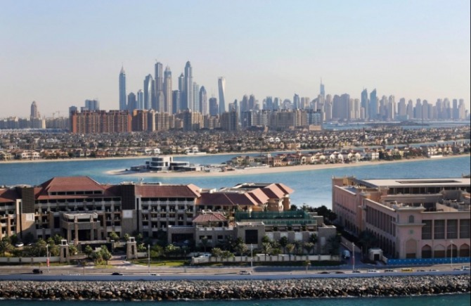 고층건물들과 빌라들이 빽빽히 들어선 두바이의 전경. 사진=블룸버그(Bloomberg)