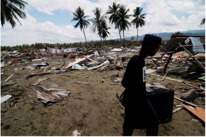 지난해 9월 지진과 쓰나미 발생으로 인명과 재산 피해를 입은 인도네시아 술라웨시 랑갈레소 마을의 폐허화된 모습. 사진=비즈니스닷컴