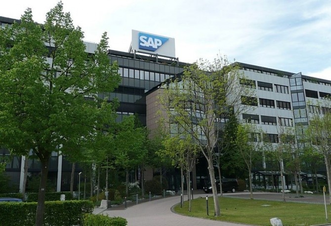 세계적인 기업용 소프트웨어 업체 SAP의 보안 결함으로 베트남 기업 5만 개가 해킹에 무차별 노출된 것으로 나타났다.
