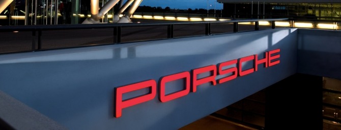 독일 슈투트가르트 검찰이 포르쉐AG에 대해 디젤 배출가스 시험을 속일 수 있도록 한 감독 의무의 위반에 대한 책임을 물어 5억3500만 유로의 벌금을 부과했다.