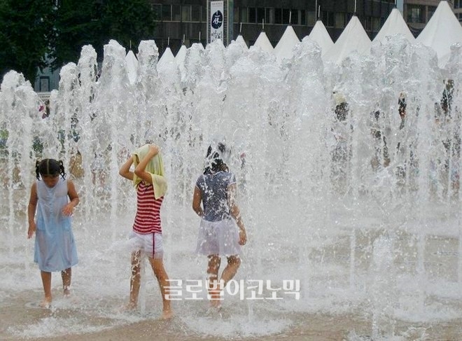서울 광장 바닥분수.