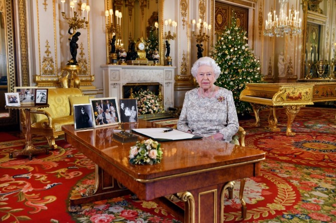 올해 '포브스' 억만장자 순위에 따르면 영국 엘리자베스 2세 여왕의 순 자산가치는 5억 달러(약 5944억 원)로 추정했다. 이는 세계적인 갑부 순위 중 2153번째에 해당한다. 사진=AP/뉴시스
