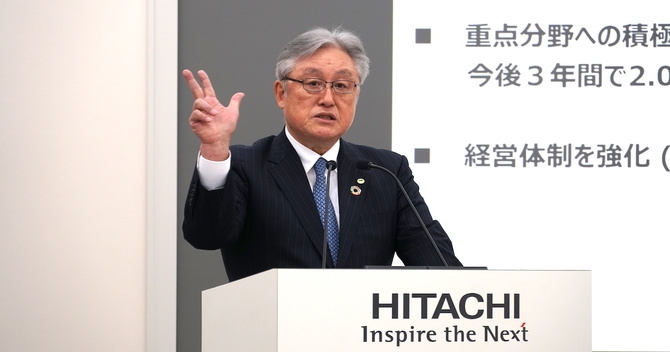 히가시하라 도시아키 히타치 대표는 앞으로 3년간 2조5000억엔을 투자해 사물인터넷(IoT)기업 변신을 꾀하는 新중기계획을 최근 발표했다. 