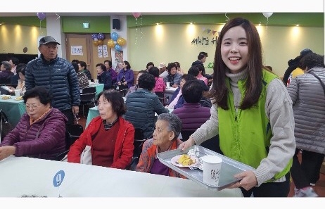 에어서울 캐빈승무원 사회공헌팀 '민트나래' 소속 김윤정 승무원(6기). 사진=에어서울