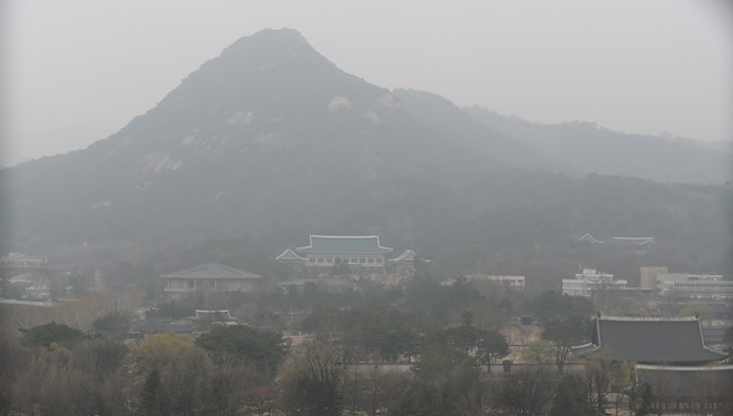 국민 10명 가운데 3명은 가장 시급한 환경문제로 미세먼지를 꼽았다.  사진=뉴시스 