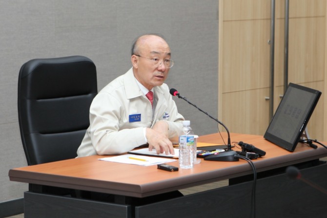 김조원 한국항공우주산업(KAI) 사장이 지난 15일 열린 기자간담회에서 기자들 질문에 답하고 있다. 사진=한국항공우주산업(KAI)