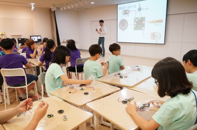 아시아문화원(원장 이기표·이하 문화원)은 5월부터 광주동부교육지원청과 함께 초등학생 대상 문화예술프로그램 운영에 나섰다. /아시아문화원=제공