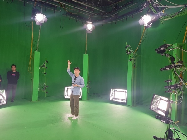 서울 서초구 아리랑TV 스튜디오에 마련된 LG유플러스 AR스튜디오에서 3D AR 영상 시연이 진행되고 있다. (사진=박수현 기자)