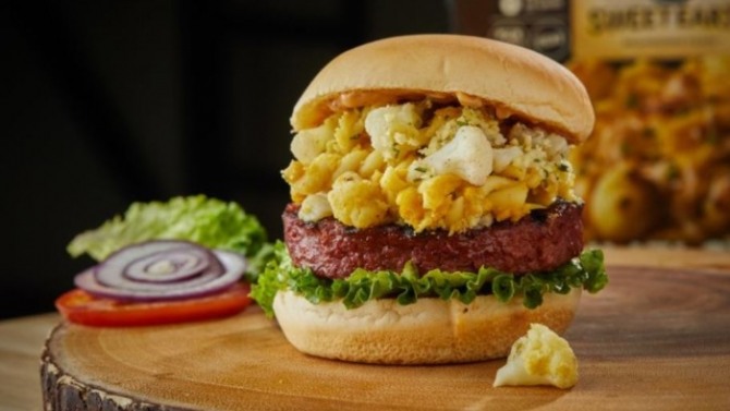 네슬레는 '스위트 얼스(Sweet Earth)' 브랜드를 통해 이번 가을에 '어썸 버거(Awesome Burger)‘를 출시할 예정이다. 사진=CNBC