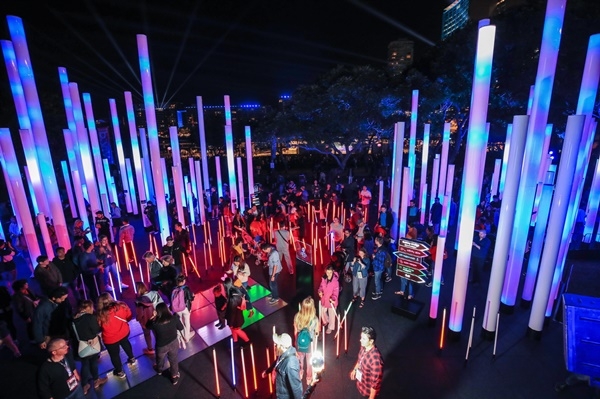 삼성전자가 호주 시드니에서 진행되는 글로벌 최대 빛 축제 ‘비비드 시드니(Vivid Sydney)’에 ‘삼성 일렉트릭 플레이그라운드(Samsung Electric Playground)’를 오픈하고 오는 15일까지 ‘갤럭시 S10 5G’ 등 다양한 최신 제품들을 선보인다.(사진=삼성전자)