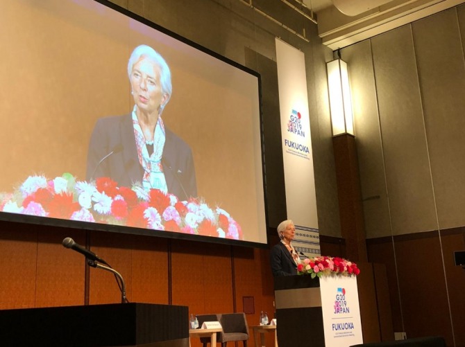 일본 후쿠오카에서 열린 G20 재무장관·중앙은행 총재 회의에 참석 중인 IMF 라가르드 총재는 8일(현지 시간) 핀테크가 전통 금융 시스템에 큰 혼란을 초래할 가능성이 있다고 경고했다. 자료=트위터