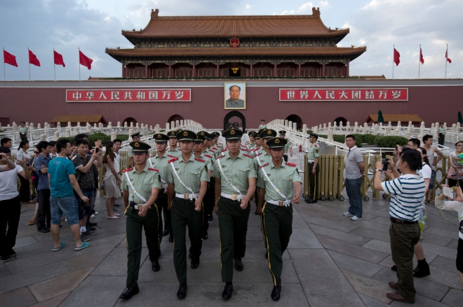 중국 베이징 텐안먼(天安門) 광장에서 군인들이 행진하는 모습. 사진=뉴시스 