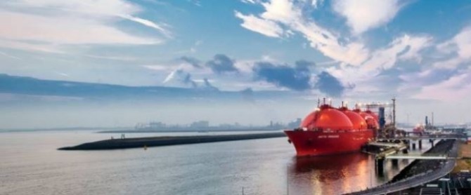 사우디아라비아의 국영석유회사 아람코가 러시아 노바텍에 LNG프로젝트 아틱LNG2의 지분을 인수하겠다는 의사를 밝혔다.