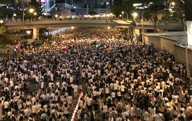 사진은 범죄인 본토 인도 조례개정에 반대하는 홍콩의 반정부 시위 행렬.
