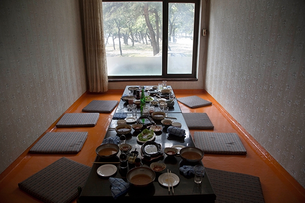 북한 원산 시내 식당의 식탁에 남은 음식들. 사진=RFA