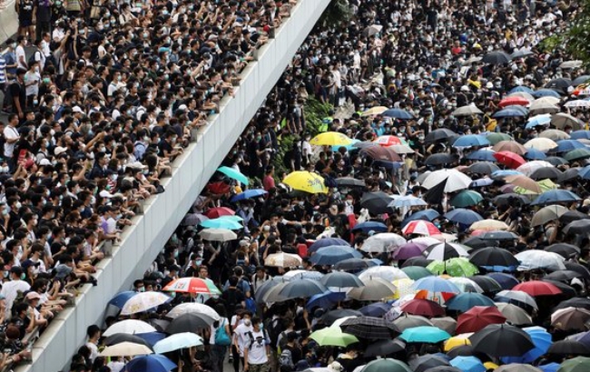 사진은 '가진 것'을 빼앗기지 않으려는 이번 홍콩의 시위.