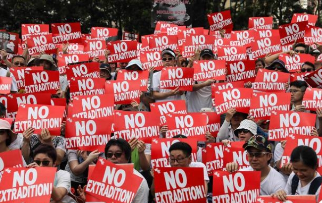 홍콩에서 중국 송환법에 반대하는 시민들이 대규모 시위를 벌이고 있다.