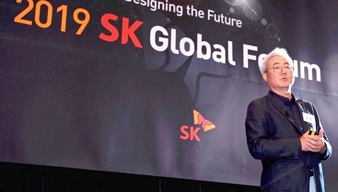 김준 SK이노베이션 사장이 미국 뉴저지주 저지시티에서 개최된 포럼에서 SK의 사업전략을 발표하고 있다. 사진=SK