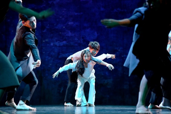 최성옥 안무의 '안티고네'