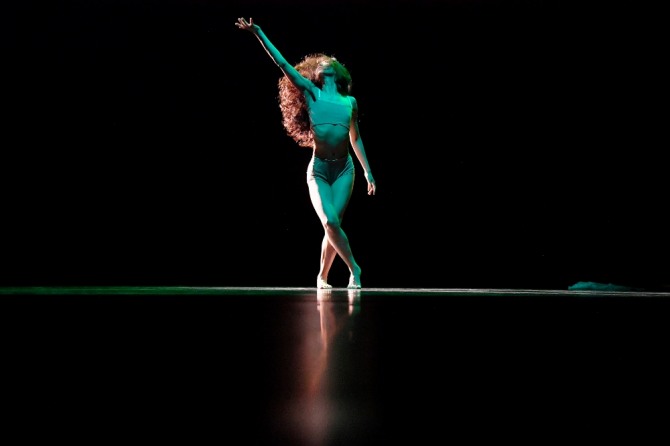 최성옥 안무의 '안티고네'