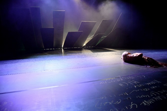 최성옥 안무의 '안티고네'