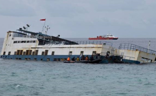 사진은 지난해 7월 인도네시아 술라웨시섬 인근에서 여객선 침몰사고 때의 모습.