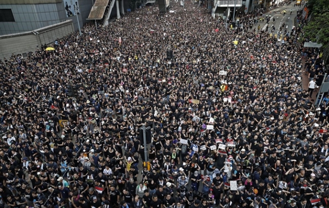 지난 16일 200만 명이 거리로 나선 홍콩 역사상 최대 규모의 반정부시위.